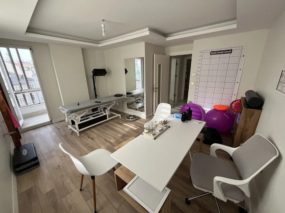 Fizyoterapist Ecem Nida Hay Bayar / Fizyoterapi & Reformer Pilates