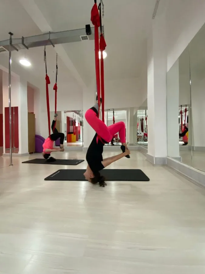 Pole dance, Fly yoga With Victorya