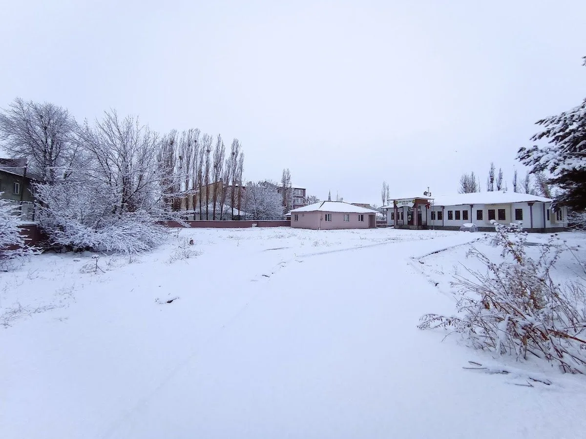 Vali Kutlu Aktaş Spor Salonu