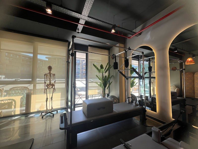 Bornova Reformer Pilates Stüdyo Yağmur Akdemir
