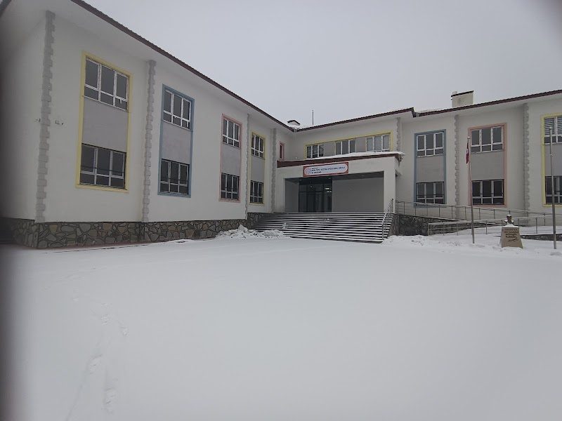 Vali Kutlu Aktaş Spor Salonu