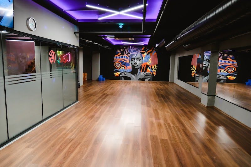 PlayStüdyo Manisa | Kadınlara Özel Spor Salonu