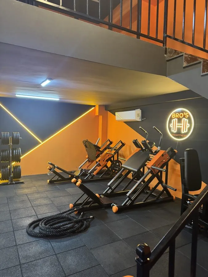 Bro's Gym & Fitness