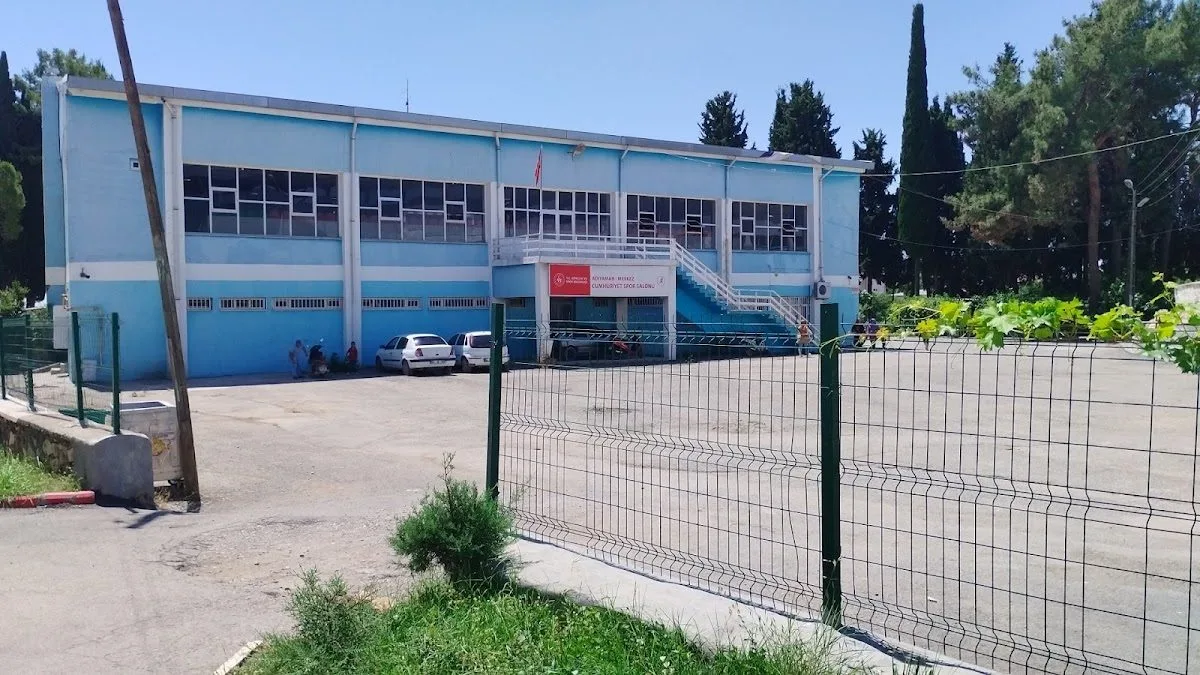 Cumhuriyet Kapalı Spor Salonu