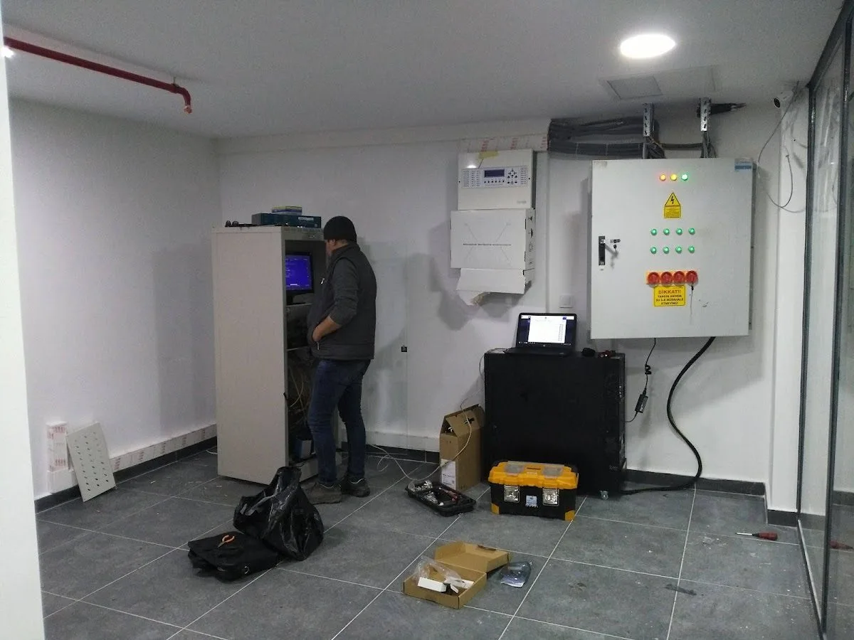 Bergama Erdal Önder Kapalı Spor Salonu