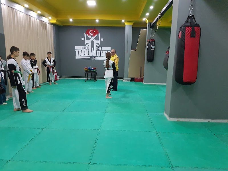 Wellness Mor Beyaz Spor Salonu