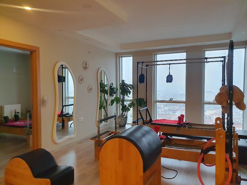 Özge aslan yoga pilates