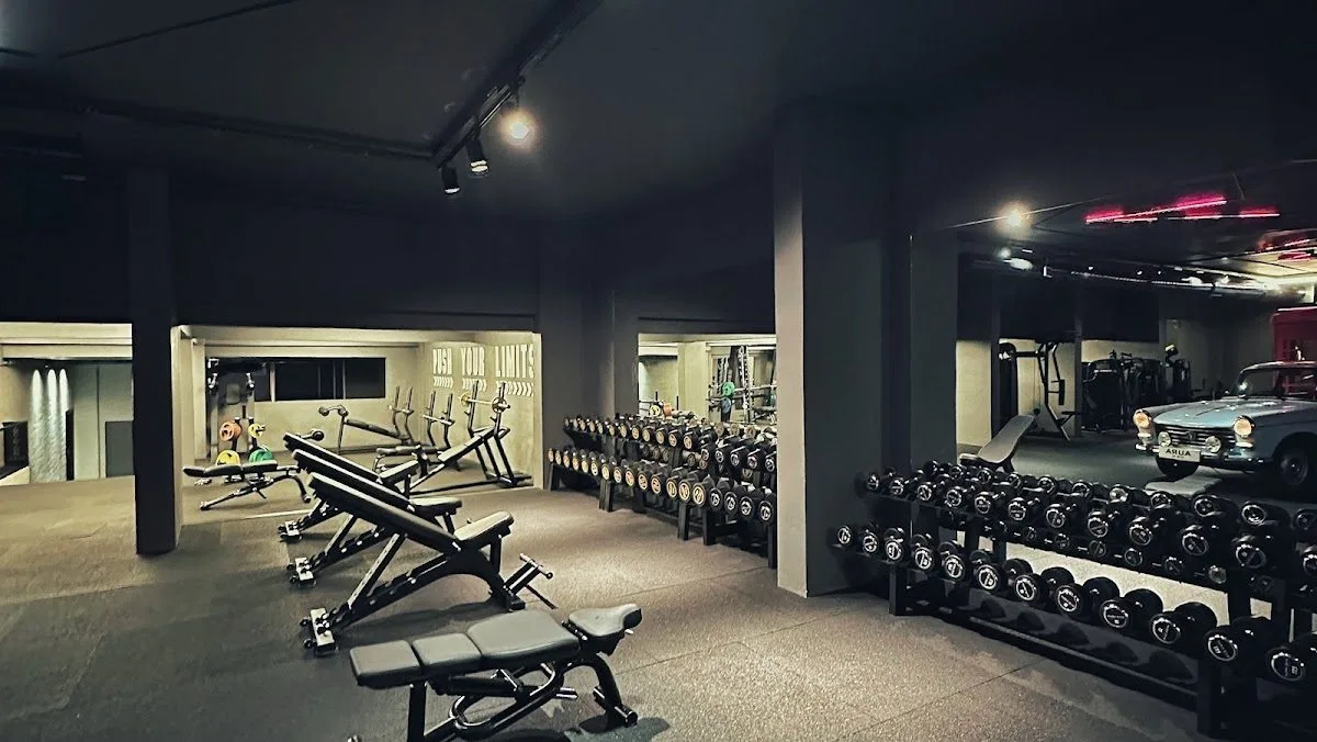 AURA XL FITNESS & CROSSFIT & TRABZON SPOR SALONU