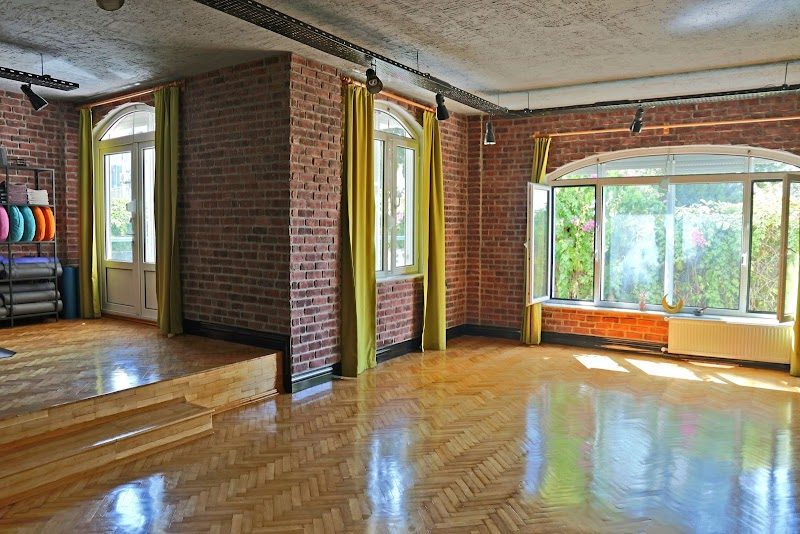 Better Me Academy - Wellbeing Center- Hatha, Hamak Yoga, Çocuk Hamak Yoga, Hamile, Reformer Pilates, Beauty Lounge, Masaj